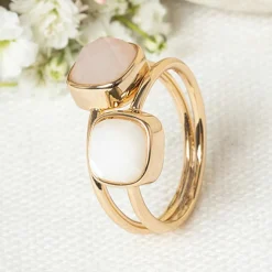 Bague Naelia Quartz rose & Nacre blanche en laiton doré