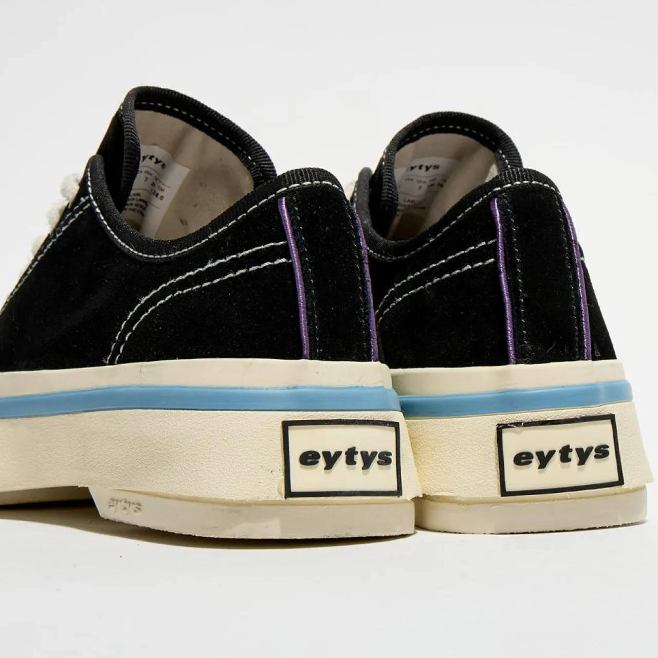 Baskets Laguna noires