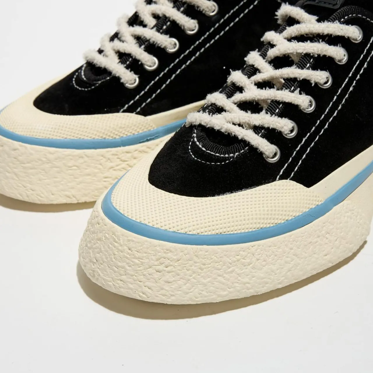 Baskets Laguna noires