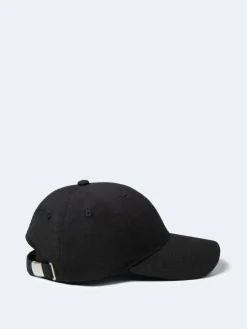 Casquette au design épuré et uni noire