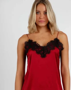 Chemise de nuit en dentelle rouge rubis