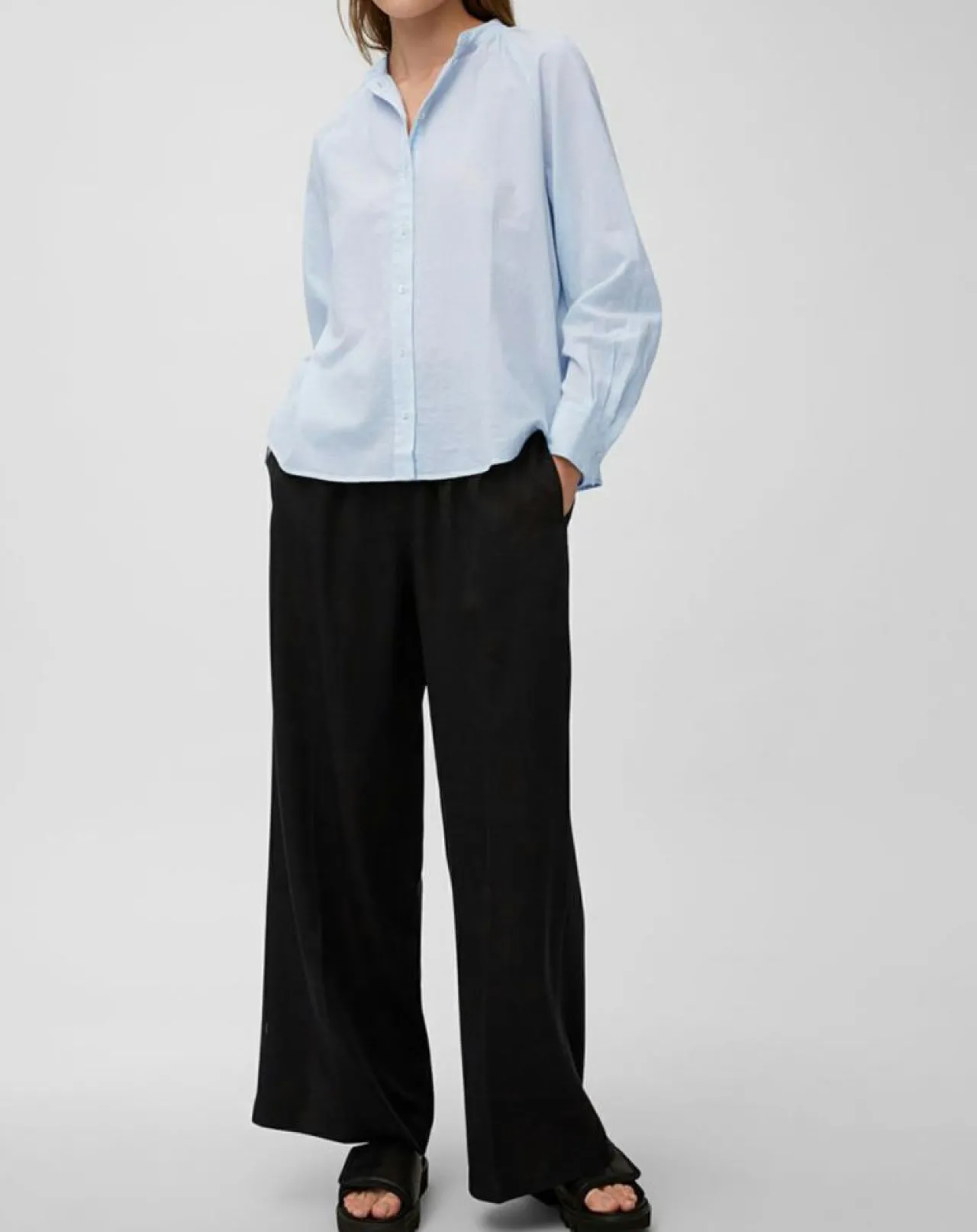 Chemise légère bleu clair