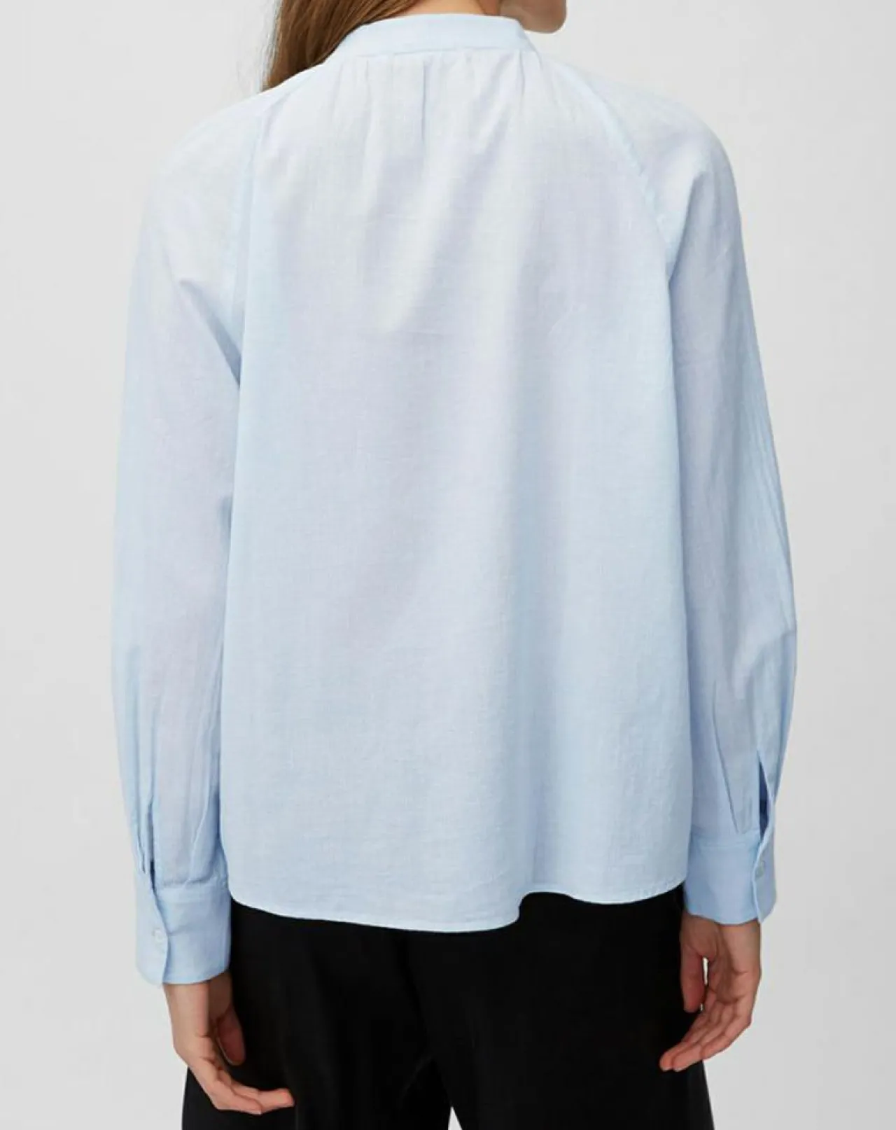 Chemise légère bleu clair