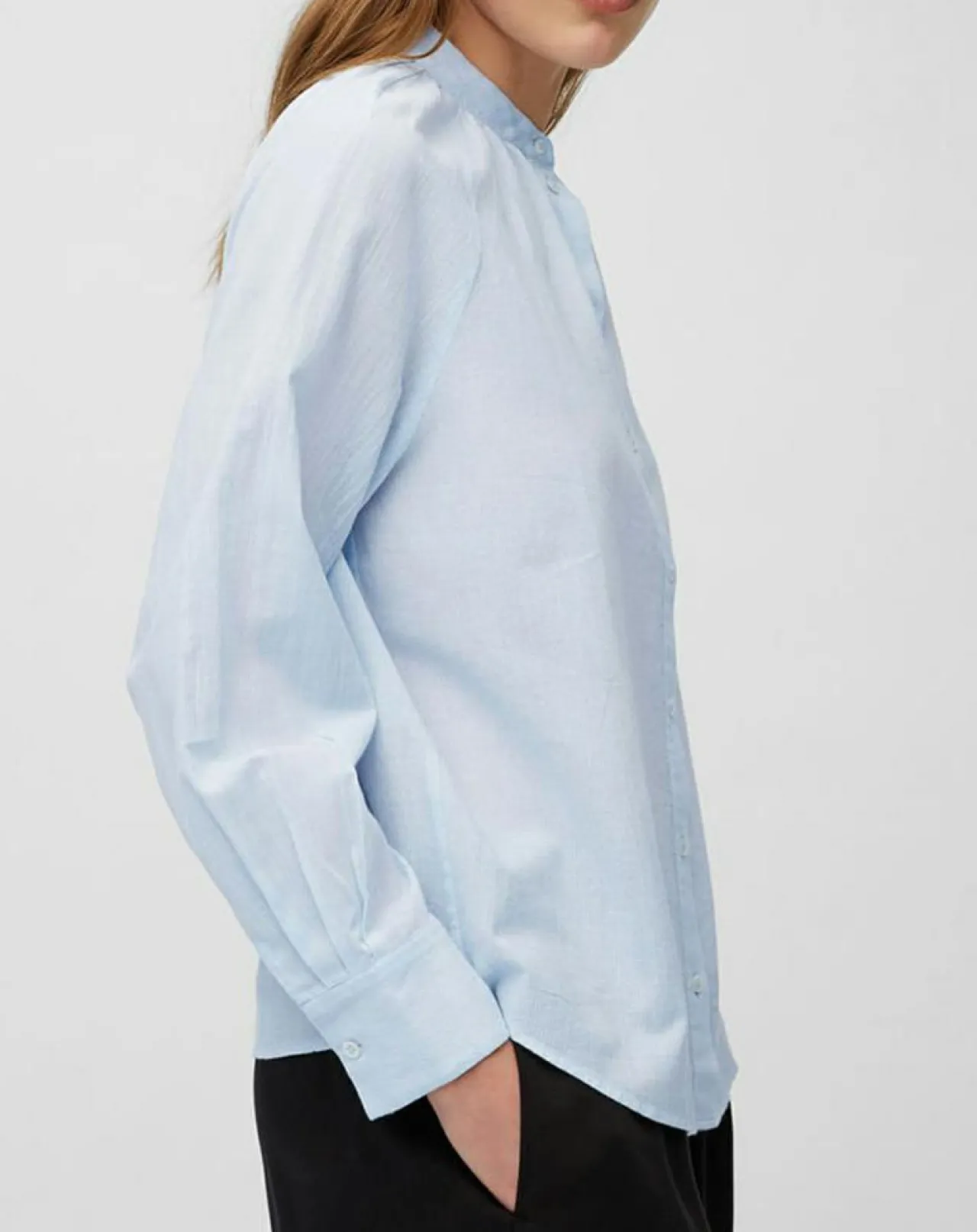 Chemise légère bleu clair