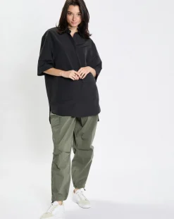 Chemise manches larges poches noire