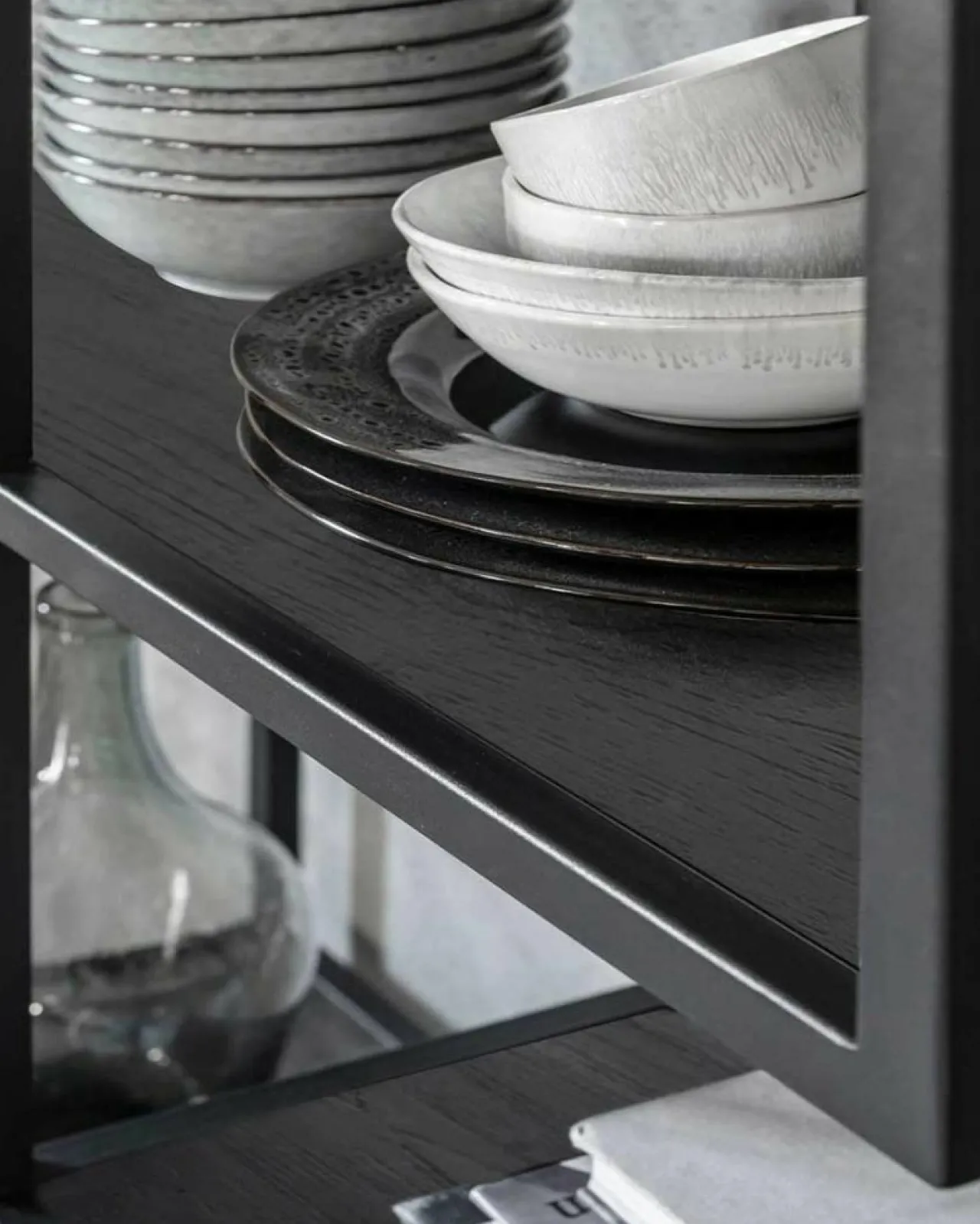 Como - Petite étagère industrielle en teck massif et métal noir