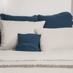 Coussin en lin finitions frangées bleu 65x65cm