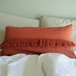 Coussin en lin frangé terre brûlée 30x60cm