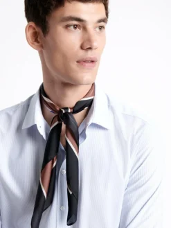 Echarpe à motif géométrique blanc neige - 68x68 cm