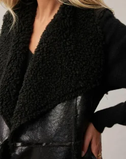 Manteau sans manches en fausse peau lainée Vogue noir