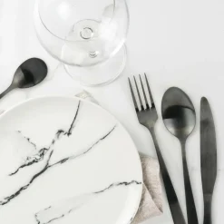 Ménagère noire - 16 pièces