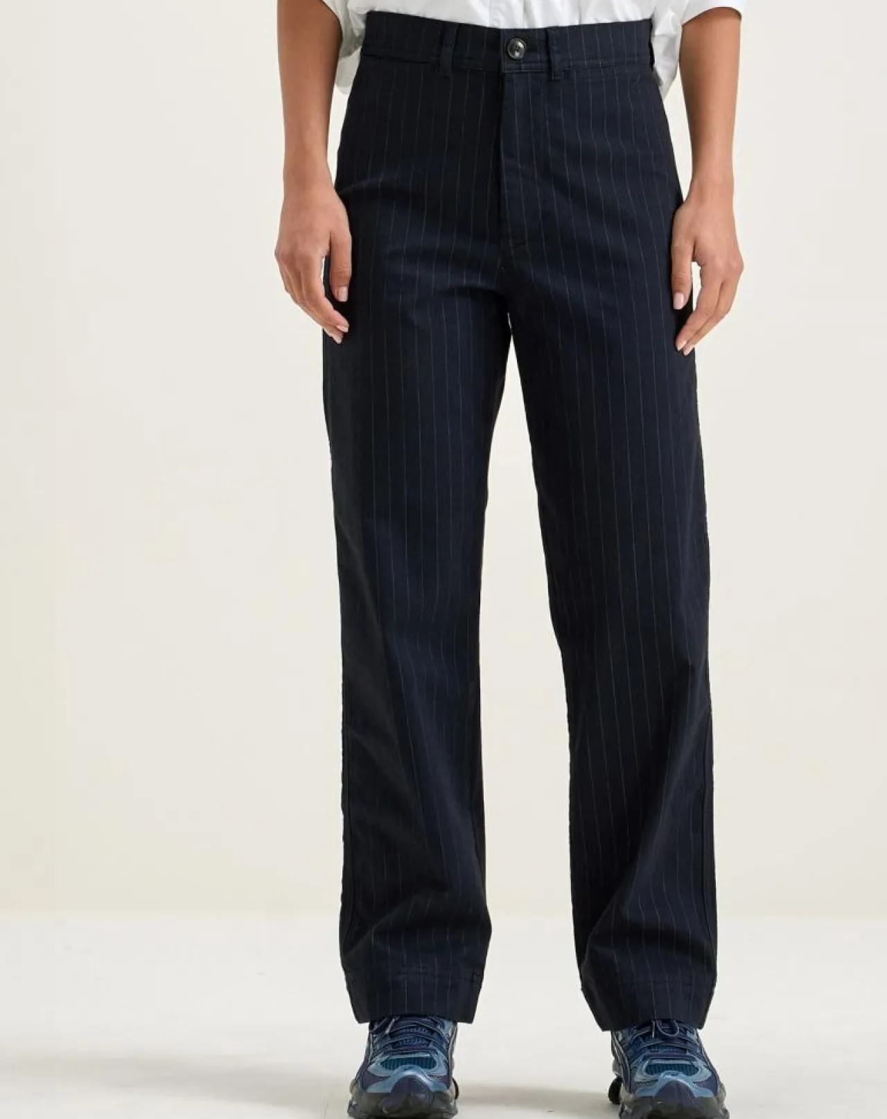 Pantalon ajusté Ghada rayé marine