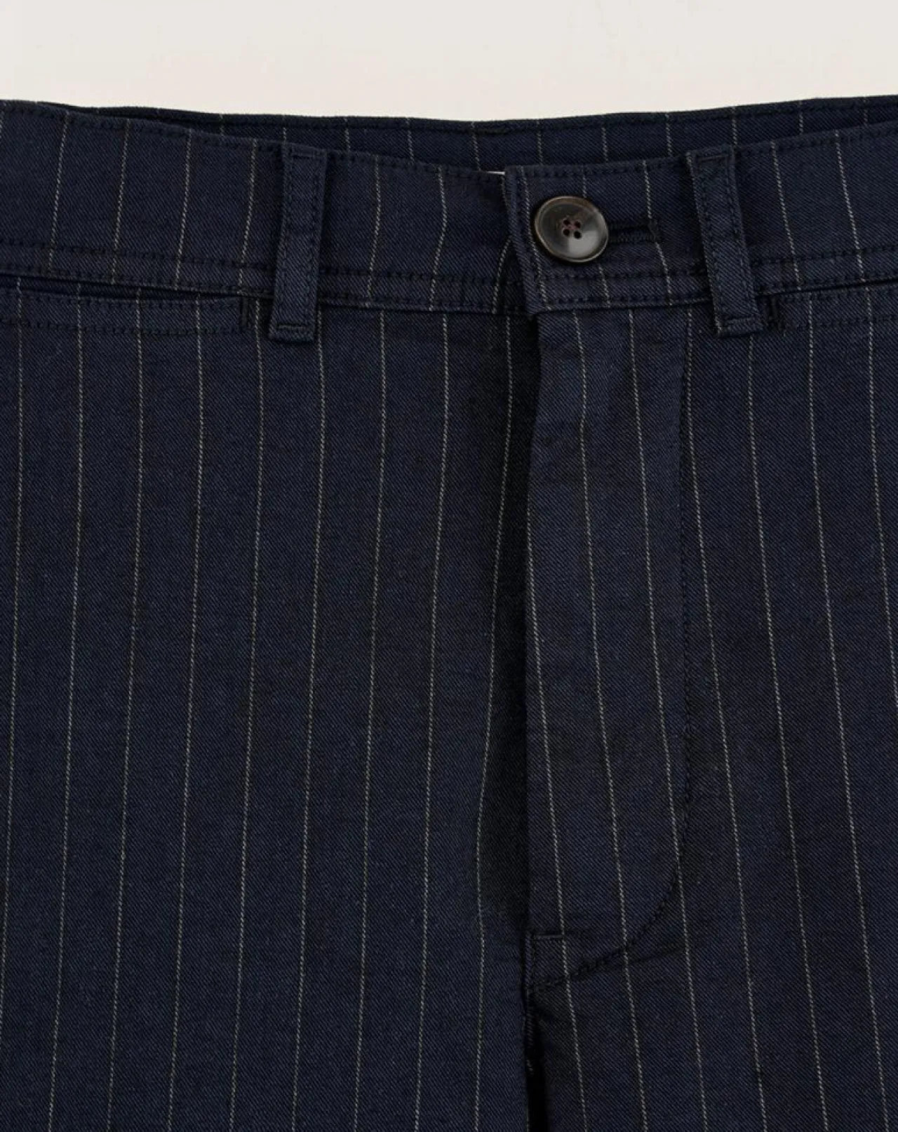 Pantalon ajusté Ghada rayé marine