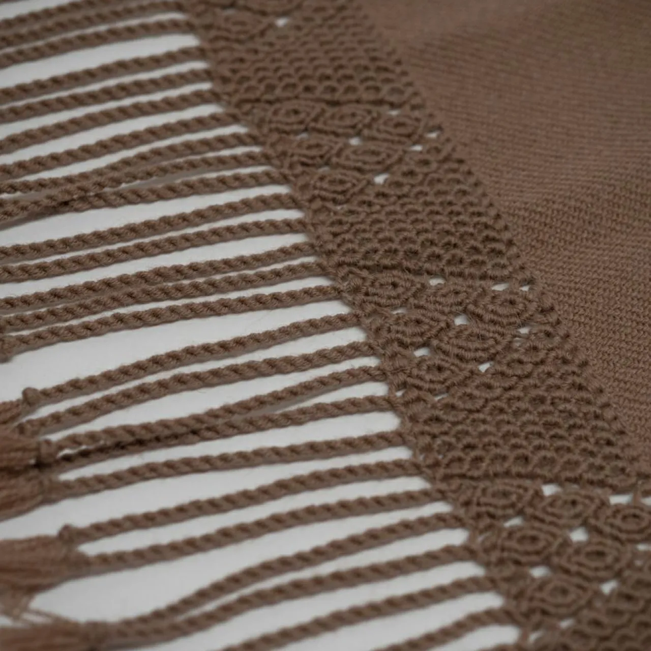 Plaid en coton & laine et détails macramé marron 90x200cm