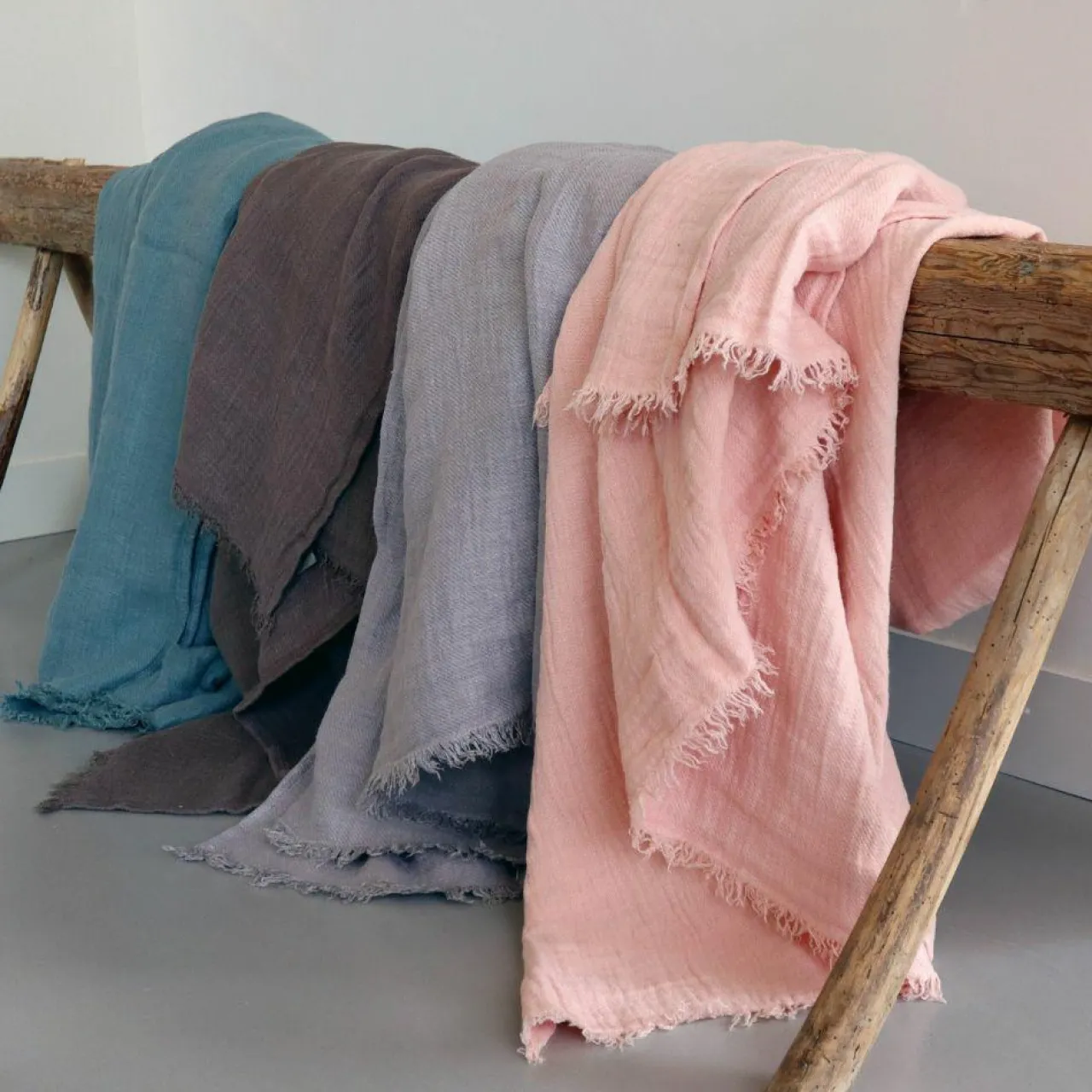 Plaid en lin lavé finitions frangées rose 150x180cm