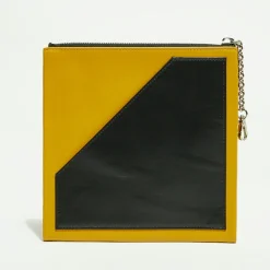 Pochette en Cuir à main mousqueton moutarde - 18x19 cm