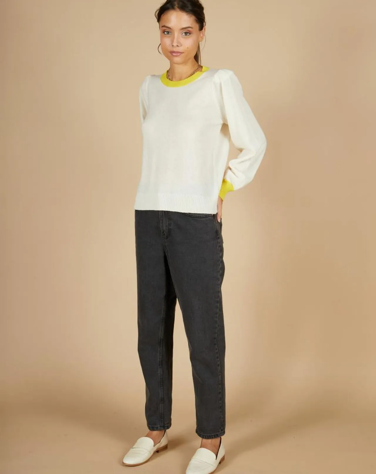 Pull 100% Cachemire Romane col rond écru/liseré citron