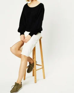 Pull 100% Cachemire Yoshi noeud au dos col bateau noir