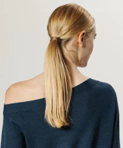 Pull Abby 100% laine épaule nue asymétrique bleu pétrole