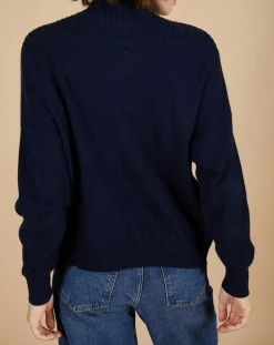 Pull ample 100% Cachemire Sandy col montant à bouton bleu nuit
