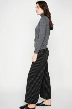 Pull col roulé classique loup