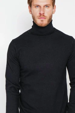 Pull col roulé noir