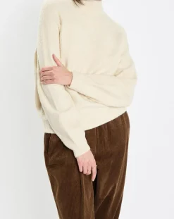 Pull en Laine bouclée col cheminé écru