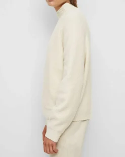 Pull en Laine bouclée col cheminé écru