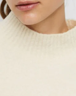 Pull en Laine bouclée col cheminé écru