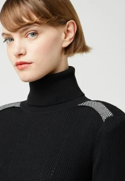 Pull Jeanne-Élise col roulé motifs épaules noir