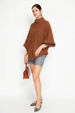 Pull poncho col roulé marron