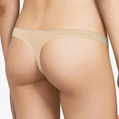 String Delicate nude